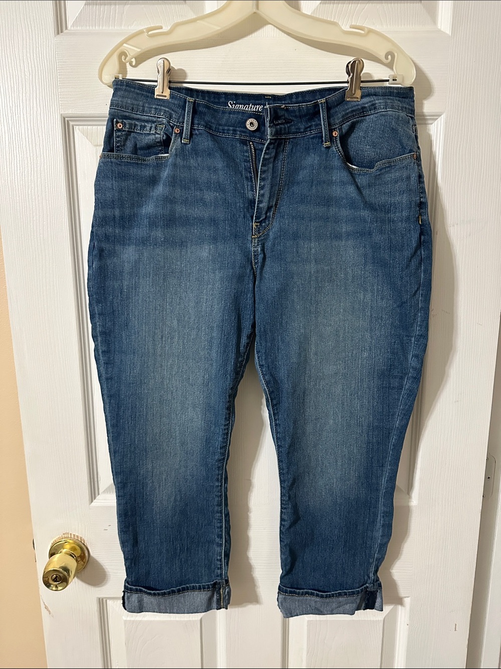 Signature Classic Mid-Blue Cropped Jeans
